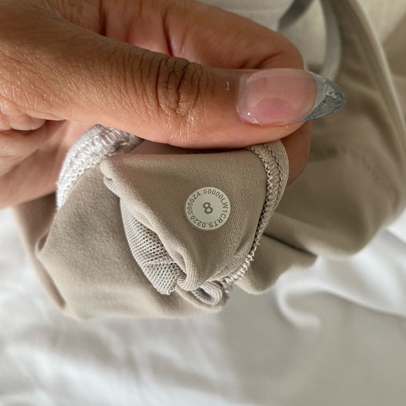 *SOLD* Bundle of 2 Lululemon Align tops - Picture 4 of 5